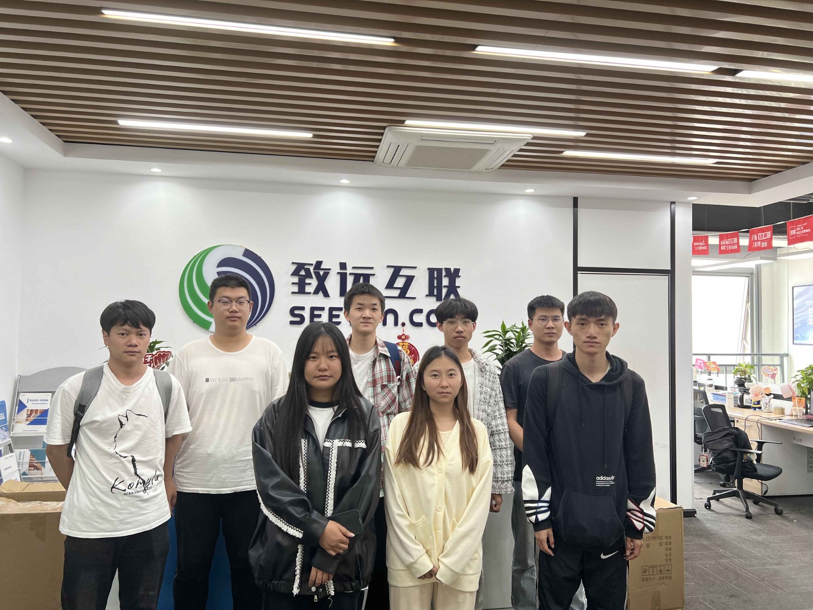 致远团队成员合影.jpg 致远团队成员合影.jpg