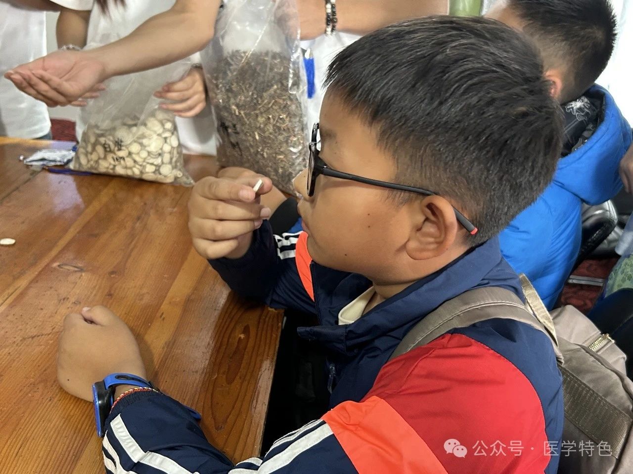 医学院“青春为中国式现代化挺膺担当”实践队走进丽江市家庭教育中心为孩子们送去关爱 第 9 张 医学院“青春为中国式现代化挺膺担当”实践队走进丽江市家庭教育中心为孩子们送去关爱 第 9 张