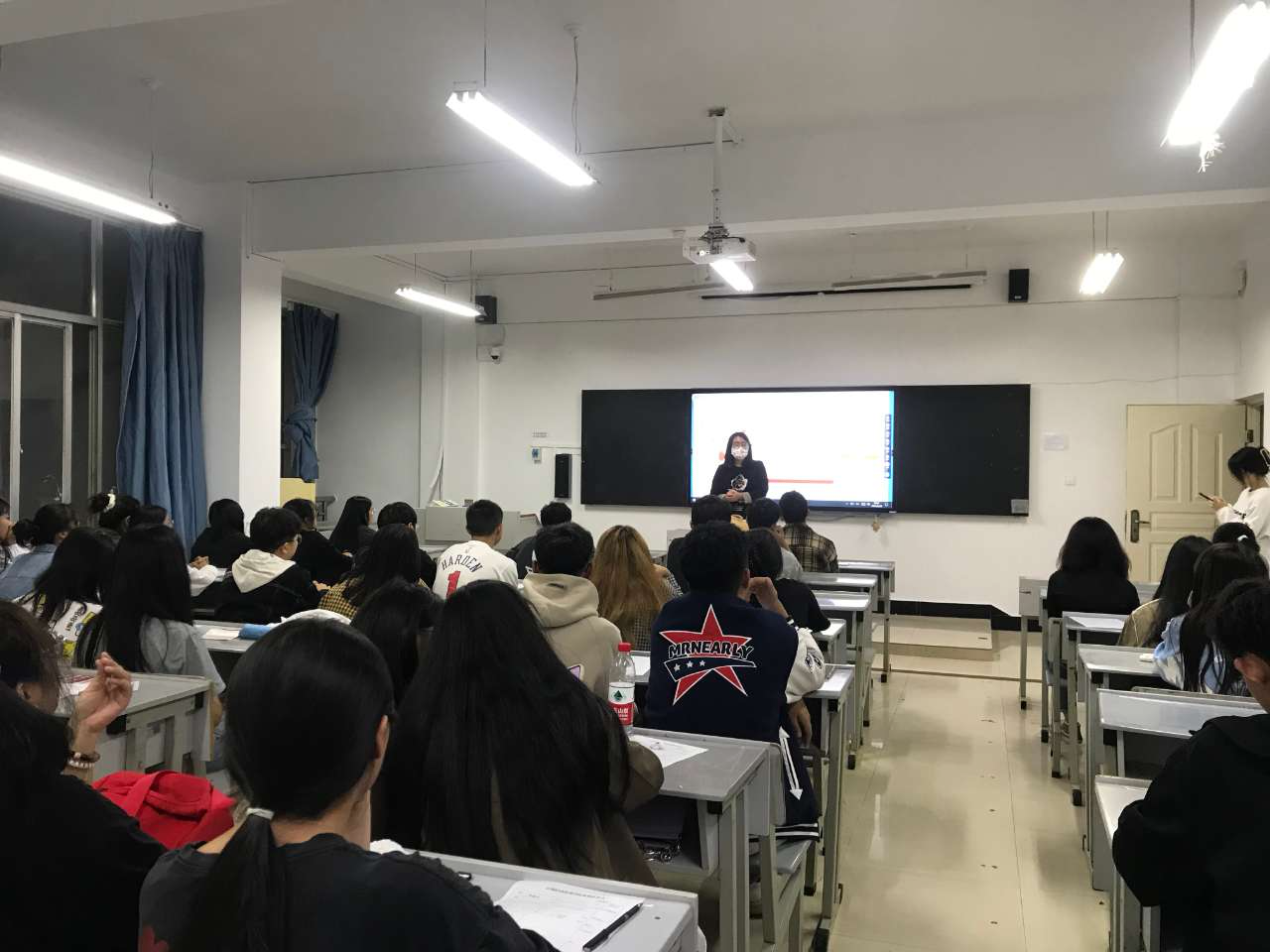 温暖助力|资助伴你医路前行 ——2023级新生资助政策宣讲会 第 8 张 温暖助力|资助伴你医路前行 ——2023级新生资助政策宣讲会 第 8 张