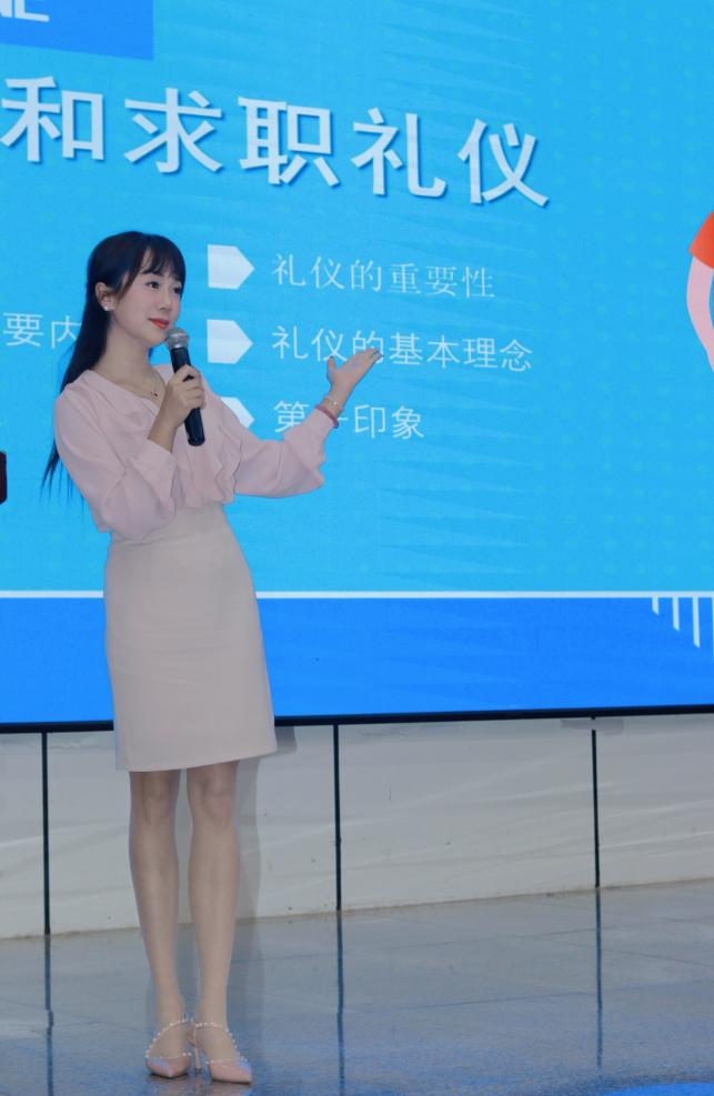 聚焦求职礼仪,助力职场起航——医学院开展2024届毕业生第一场求职指导培训 第 1 张 聚焦求职礼仪,助力职场起航——医学院开展2024届毕业生第一场求职指导培训 第 1 张