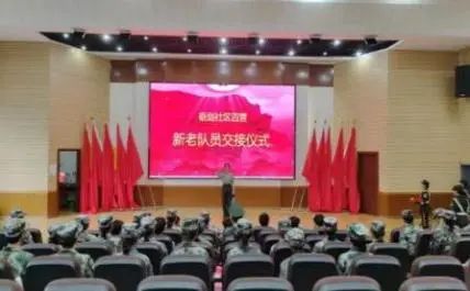 不辱使命 薪火相传——砺剑军事社区四营开展新老交接仪式 第 6 张