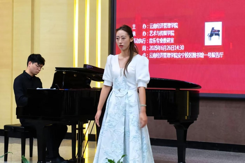 【经管大讲坛】著名藏族女高音歌唱家宗庸卓玛受邀到校作专题讲座 第 4 张 【经管大讲坛】著名藏族女高音歌唱家宗庸卓玛受邀到校作专题讲座 第 4 张