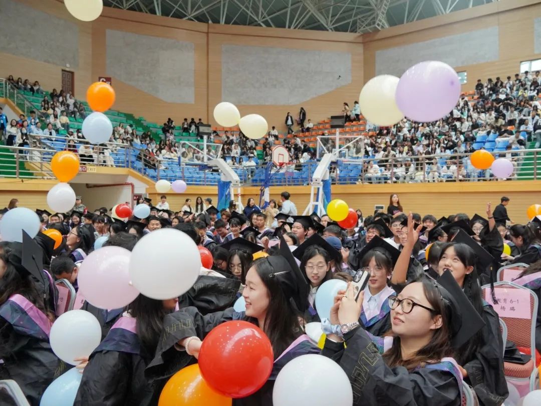 云南经济管理学院2025年毕业典礼隆重举行! 第 19 张 云南经济管理学院2025年毕业典礼隆重举行! 第 19 张