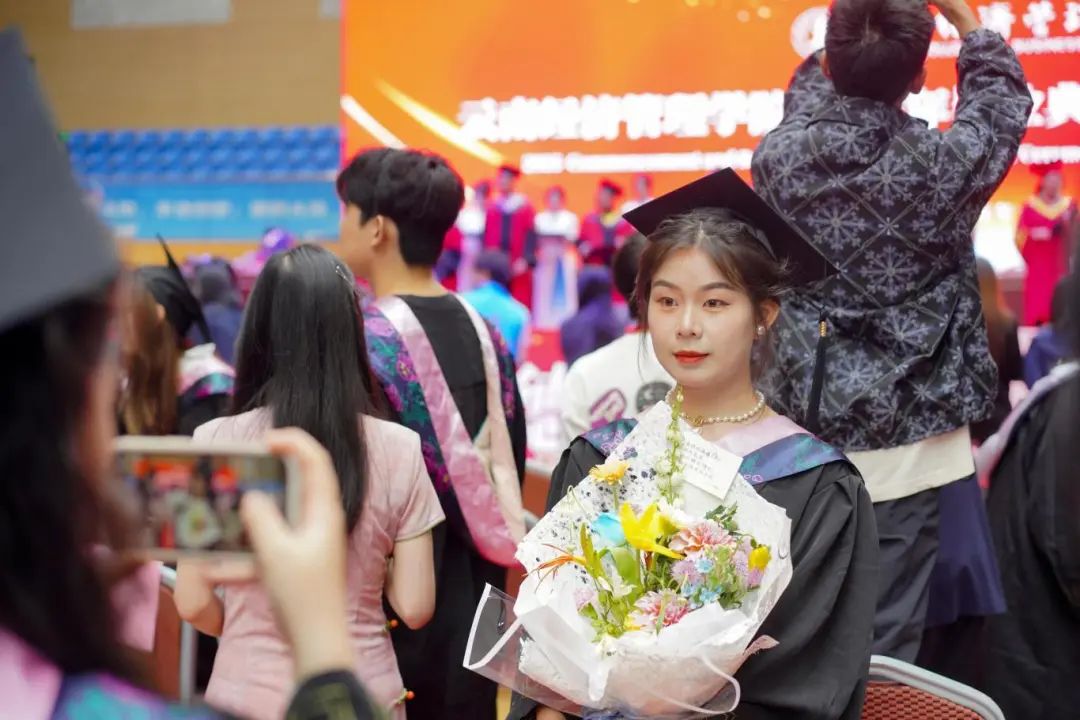 云南经济管理学院2025年毕业典礼隆重举行! 第 24 张 云南经济管理学院2025年毕业典礼隆重举行! 第 24 张