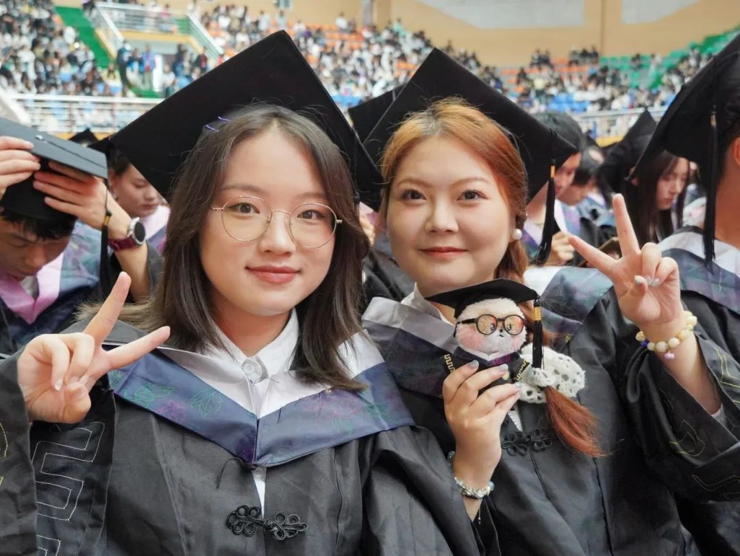 云南经济管理学院2025年毕业典礼隆重举行! 第 27 张 云南经济管理学院2025年毕业典礼隆重举行! 第 27 张