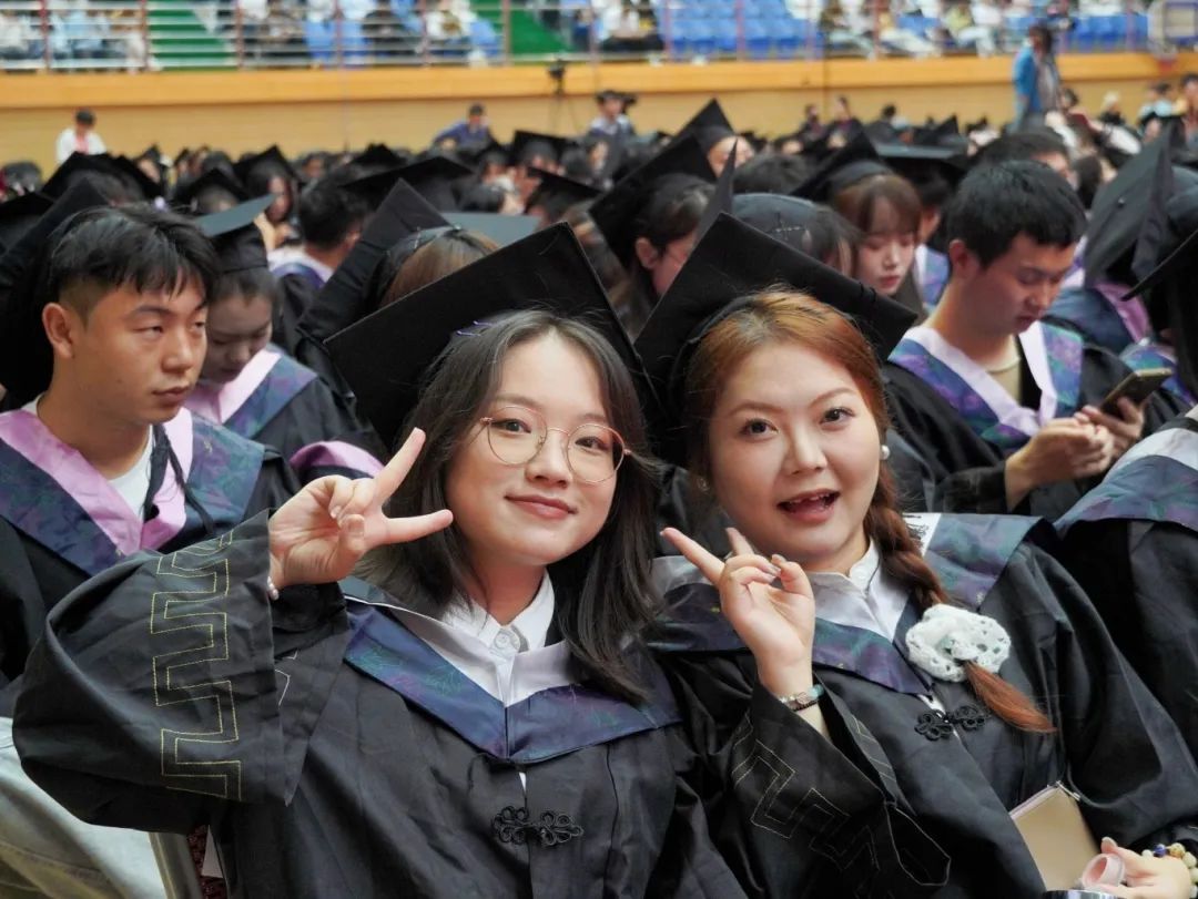 云南经济管理学院2025年毕业典礼隆重举行! 第 31 张 云南经济管理学院2025年毕业典礼隆重举行! 第 31 张