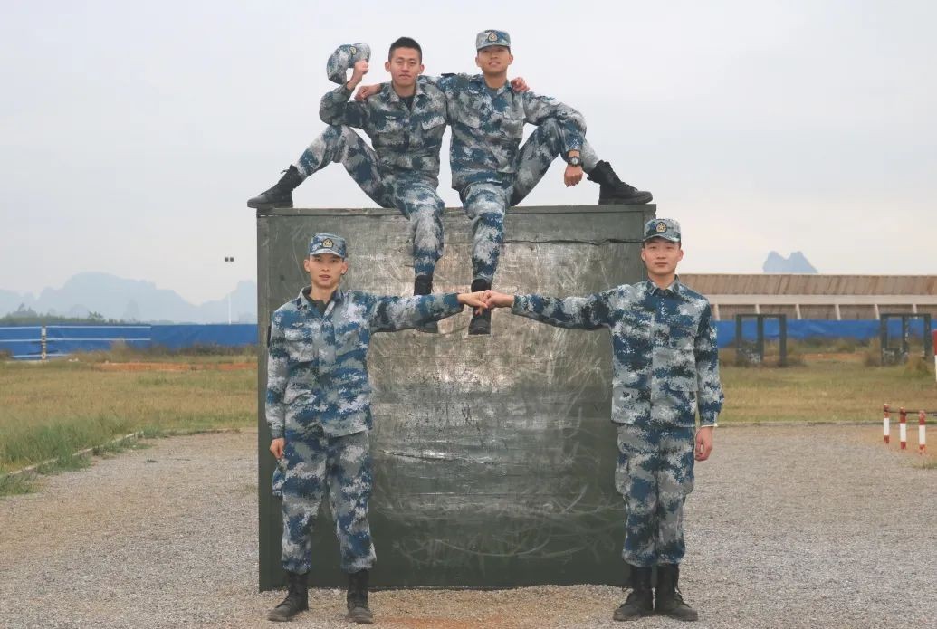 专业榜首+国奖学霸,还是退伍兵?他的下个“战场”在新疆! 第 5 张 专业榜首+国奖学霸,还是退伍兵?他的下个“战场”在新疆! 第 5 张