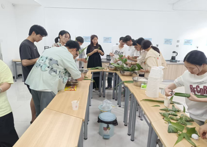 屏幕截图 2025-12-25 194002.png 屏幕截图 2025-12-25 194002.png