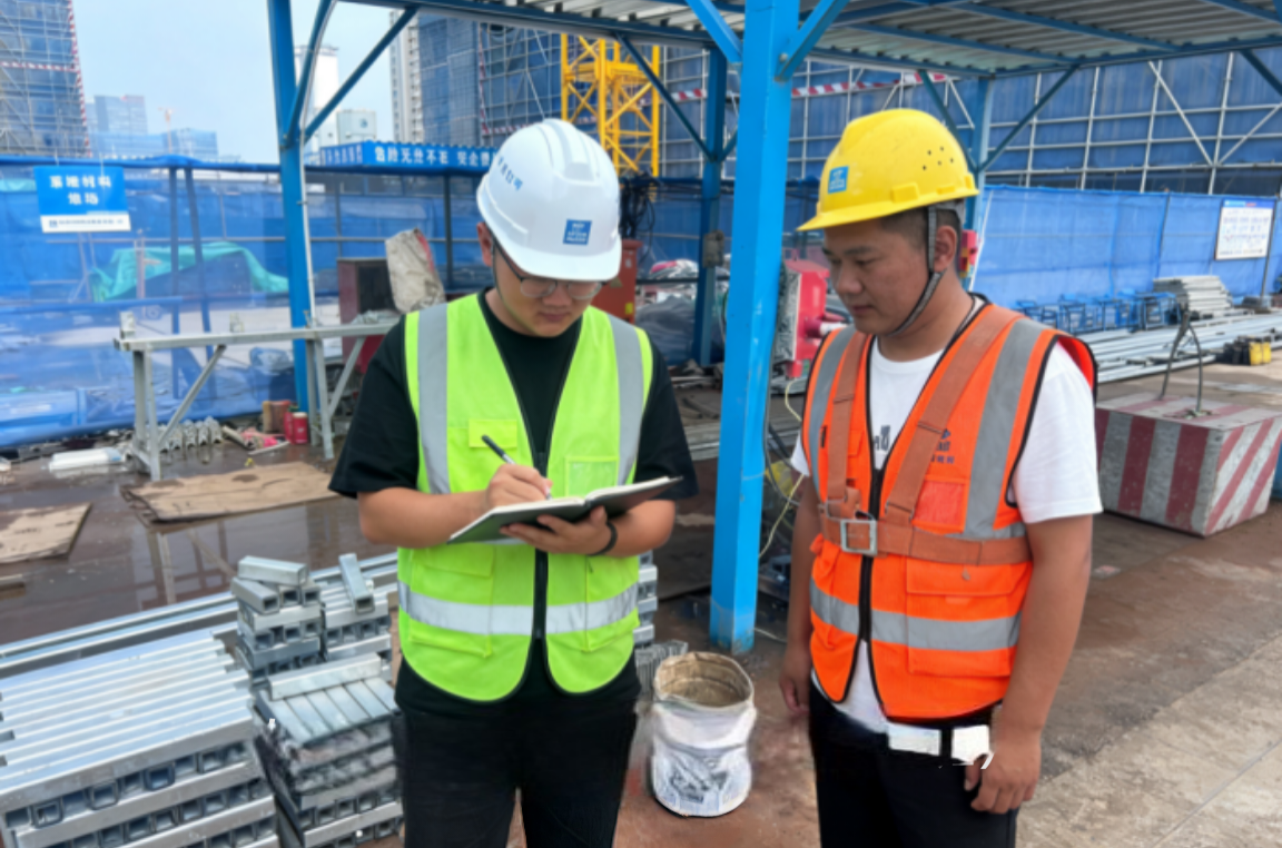 唐伟鈃(左一).png 唐伟鈃(左一).png