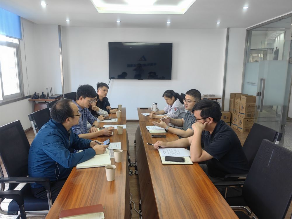 图2 与机械总院专家座谈.jpg