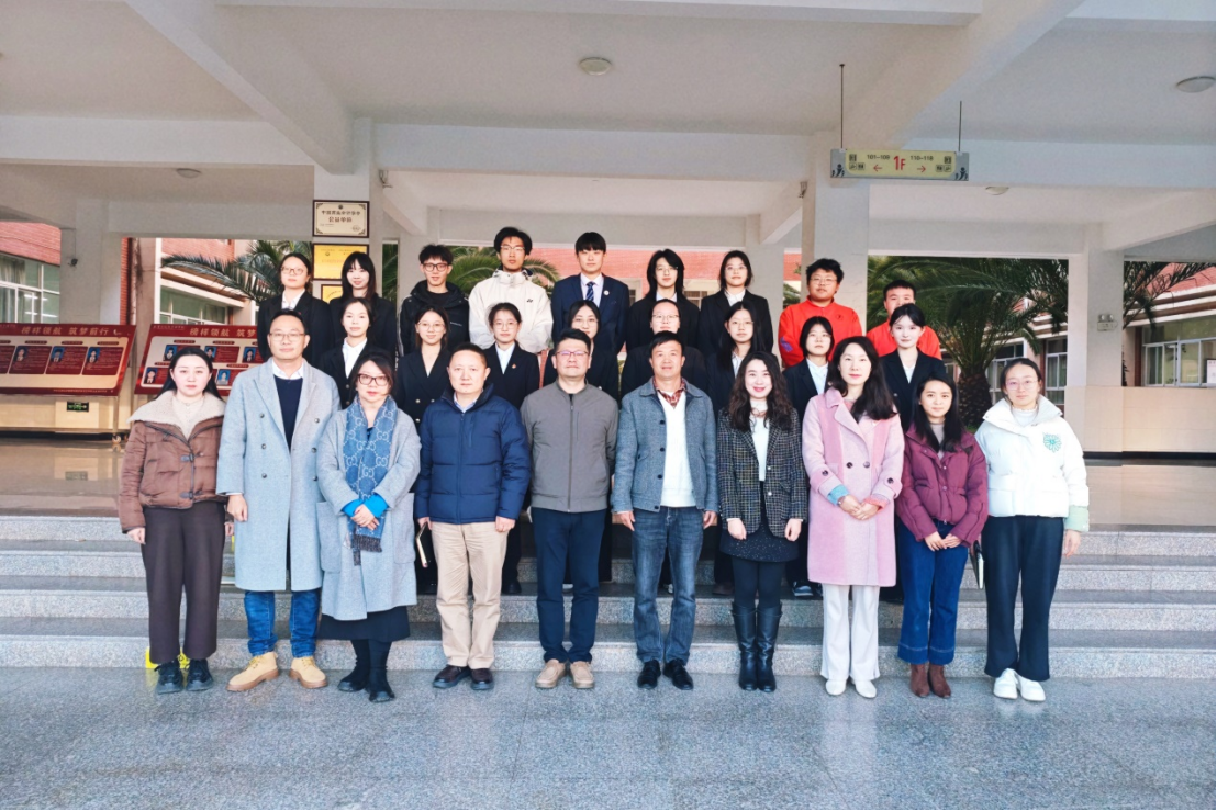 学院资讯 | 同心聚力话发展,师生共话促成长——财经商贸学院召开2025-2026学年团学骨干与学院领导“面对面”座谈会 第 5 张 学院资讯 | 同心聚力话发展,师生共话促成长——财经商贸学院召开2025-2026学年团学骨干与学院领导“面对面”座谈会 第 5 张