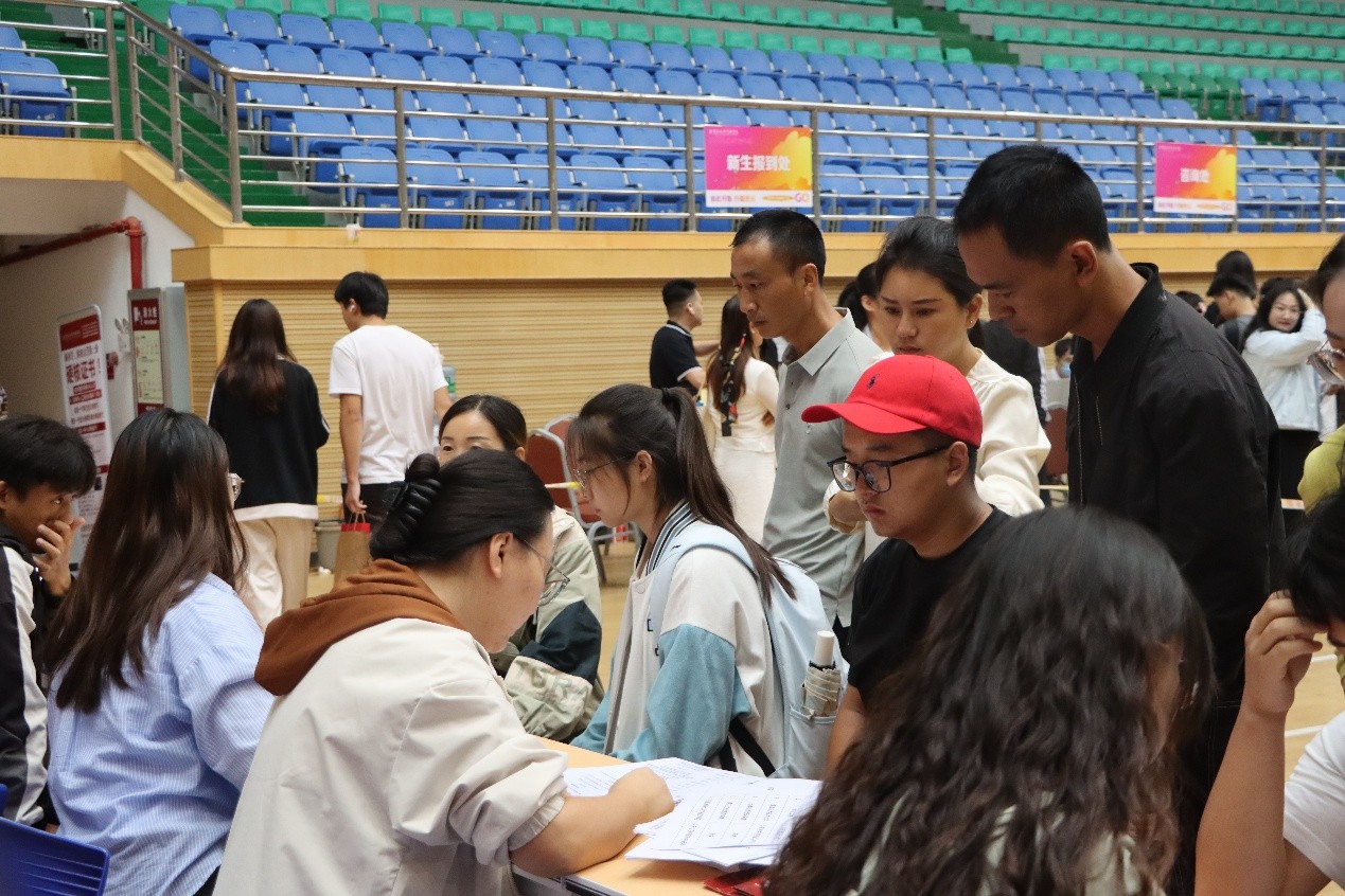 35.jpeg 从这里启航!云经管医学院迎2025级新生,解锁医学成长新篇章 第 5 张