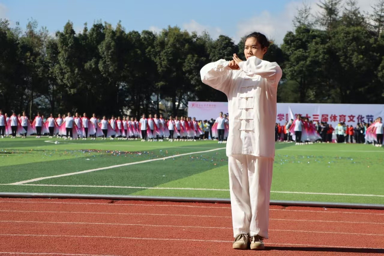 绿茵逐梦，医心启航 ——云南经济管理学院运动会开幕式暨首日赛事精彩速递 第 15 张