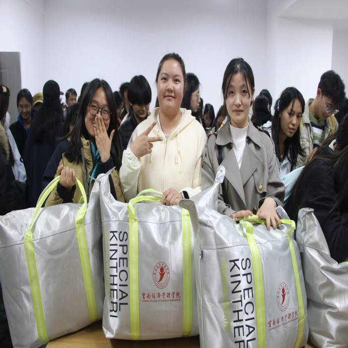 7(1).png 暖冬赠被传温情,火锅共煮聚人心——云南经济管理学院医学院暖冬关爱行动圆满落幕 第 5 张