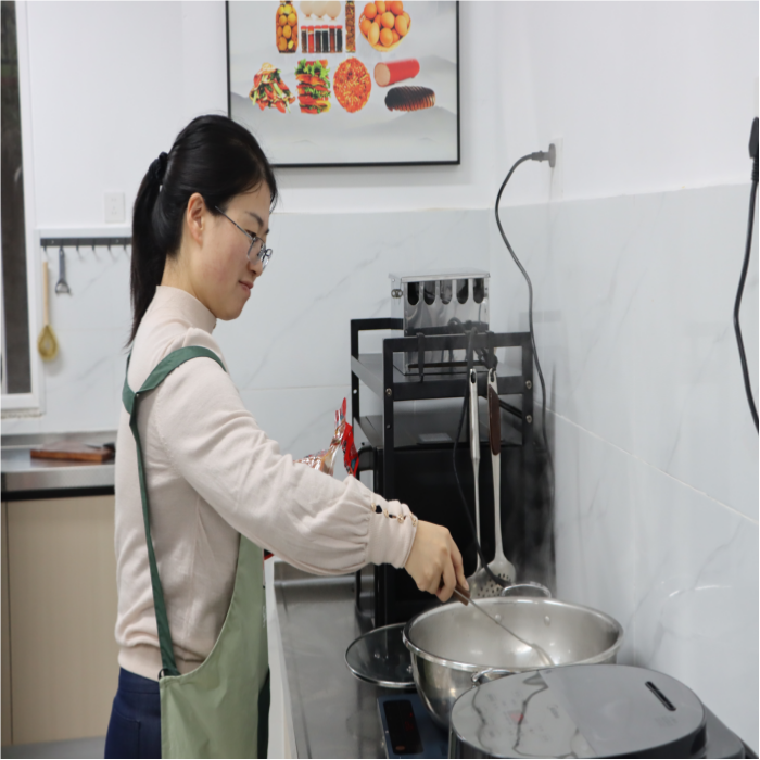 10(1).png 暖冬赠被传温情,火锅共煮聚人心——云南经济管理学院医学院暖冬关爱行动圆满落幕 第 6 张