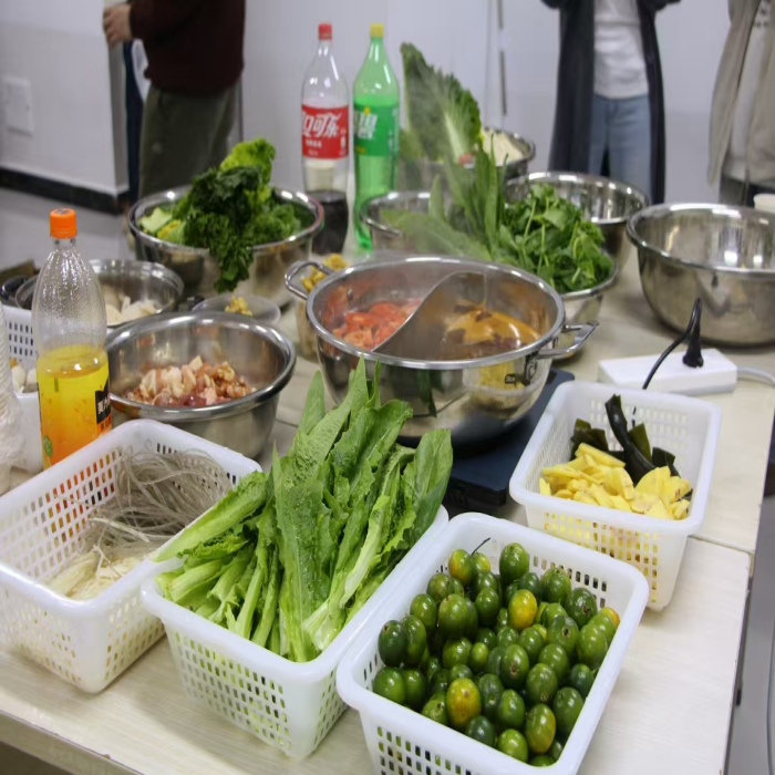 11(1).png 暖冬赠被传温情,火锅共煮聚人心——云南经济管理学院医学院暖冬关爱行动圆满落幕 第 9 张