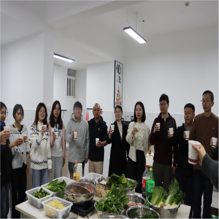 14(1).png 暖冬赠被传温情,火锅共煮聚人心——云南经济管理学院医学院暖冬关爱行动圆满落幕 第 12 张