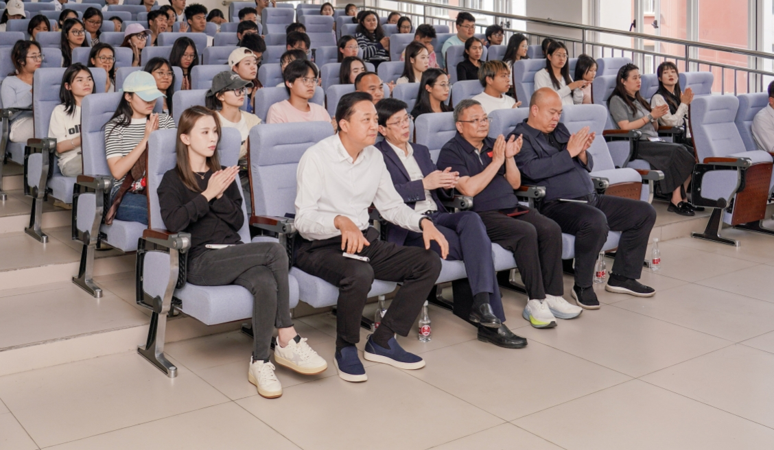 阮鸿献企业家走进云南经济管理学院共话青年成长与时代担当 第 1 张 阮鸿献企业家走进云南经济管理学院共话青年成长与时代担当 第 1 张