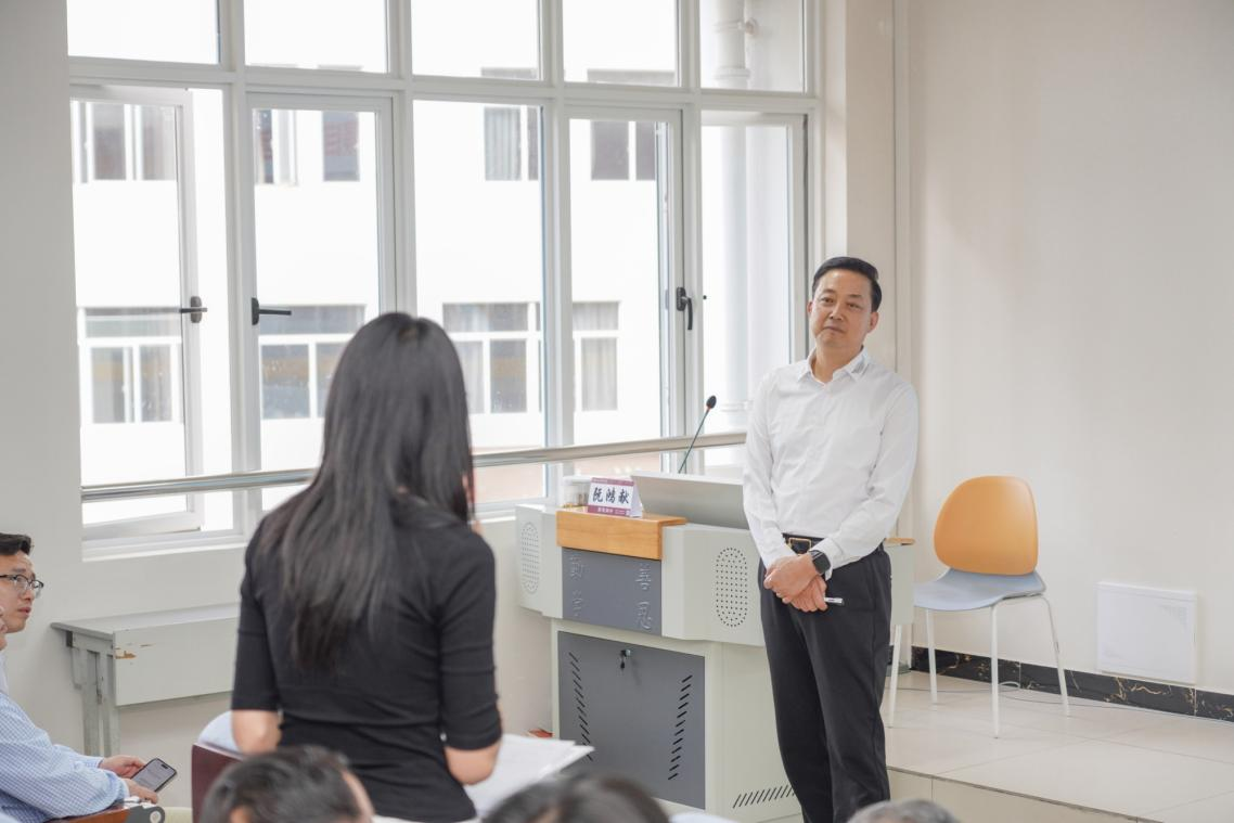 阮鸿献企业家走进云南经济管理学院共话青年成长与时代担当 第 5 张 阮鸿献企业家走进云南经济管理学院共话青年成长与时代担当 第 5 张