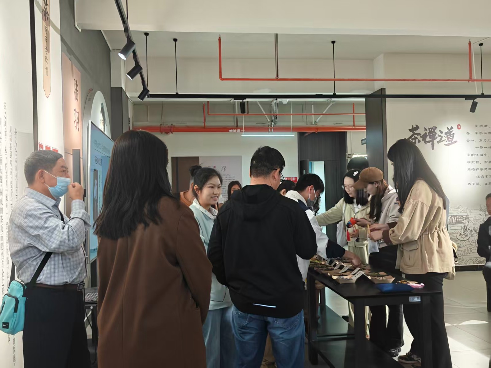 医学院学子助力跨院合作——中医药香囊走进校地文化交流 第 4 张